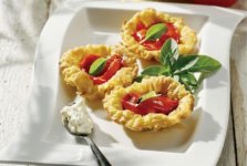 Tartakia-me-karamelomenes-ntomates.jpg Tartakia-me-karamelomenes-ntomates.jpg
