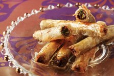 Pourakia-baklava-me-fustikia-Aiginis.jpg Pourakia-baklava-me-fustikia-Aiginis.jpg